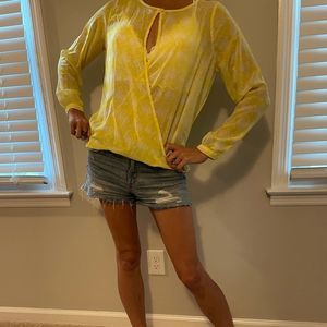 🍋Yellow blouse🍋